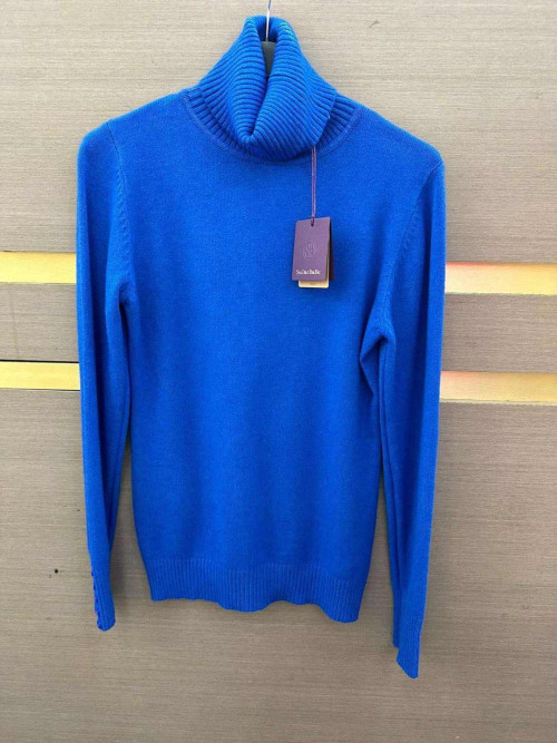 Pull col roulé manches longues avec petits boutons