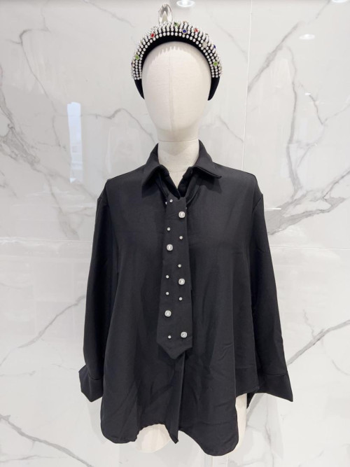 Chemise oversized avec cravate strass et bijoux