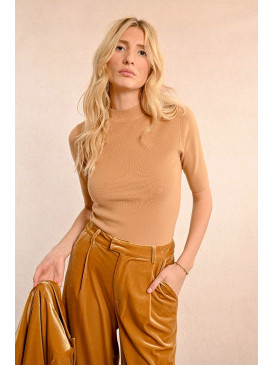 Pull col montant manches...