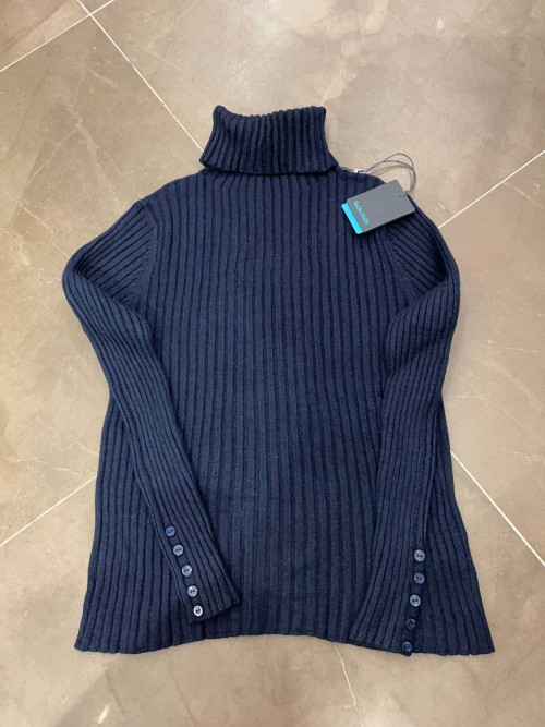 Pull côtelé col roulé manches longues avec petits boutons