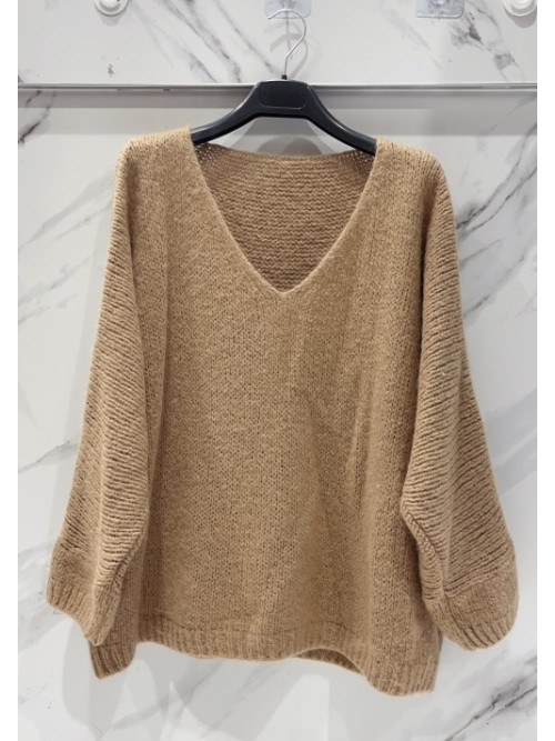 Pull col V droit manches longues.