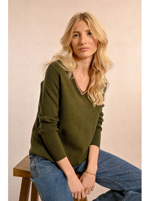 Pull col V gansé chaînettes dorées manches longues