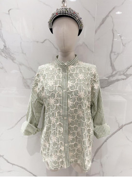 Chemise rayée avec fleurs...