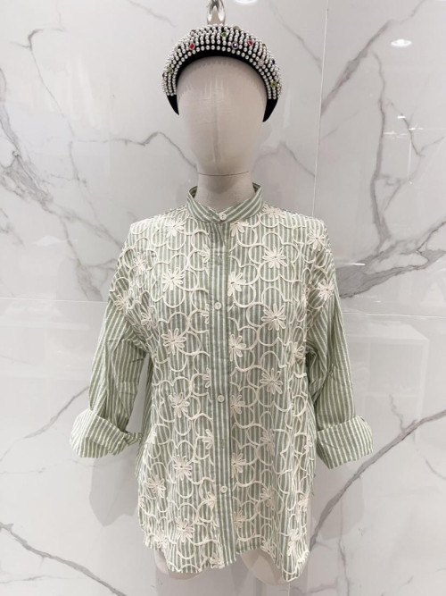 Chemise rayée avec fleurs brodées