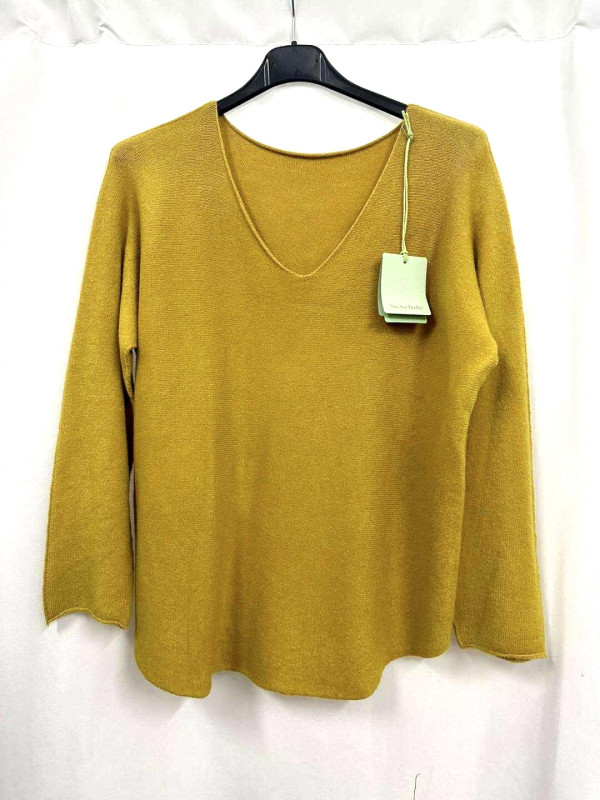 Pull fin col V coupe droite sans laine.