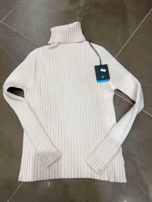 Pull côtelé col roulé manches longues avec petits boutons