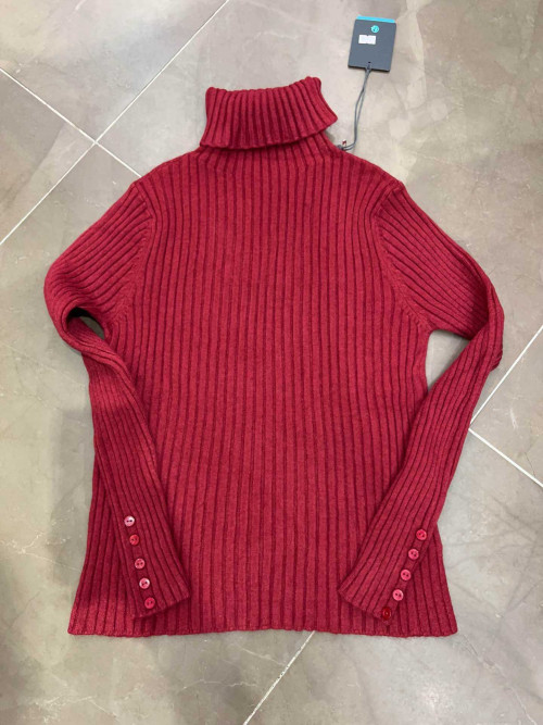 Pull côtelé col roulé manches longues avec petits boutons
