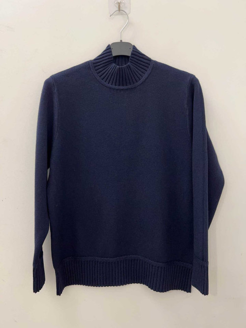 Pull droit col montant manches longues