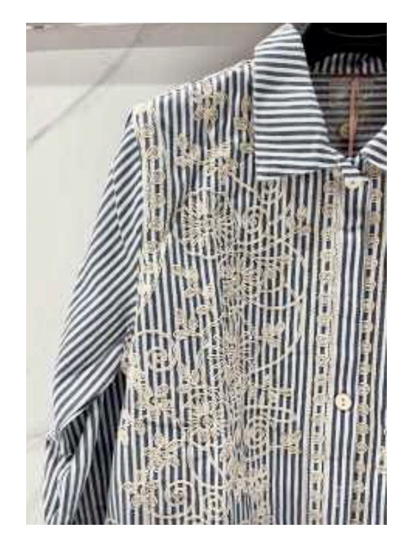 Veste courte en coton rayée avec buste brodé