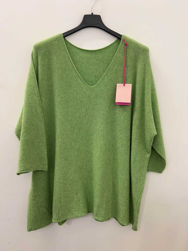 Pull fin col V coupe droite sans laine.