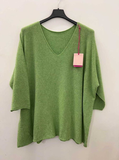 Pull fin col V coupe droite sans laine.