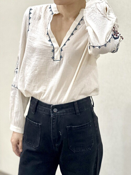 Chemise manches longues brodées fleurs