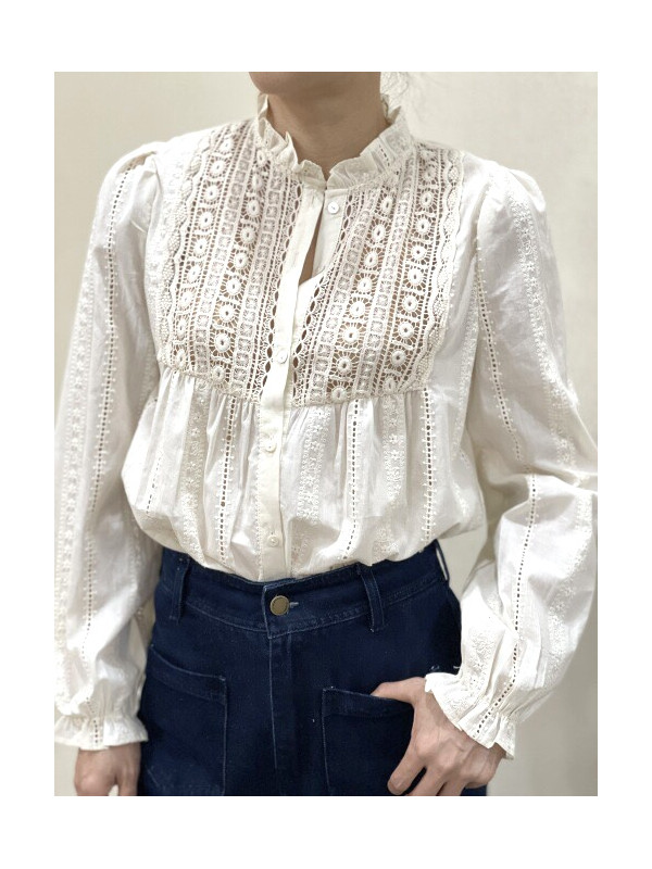 Chemise brodée col volanté plastron guipure