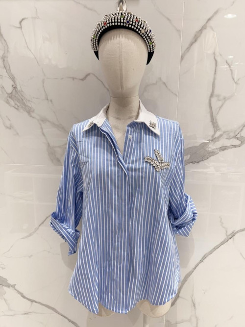 Chemise oversized rayée avec strass au col et poitrine