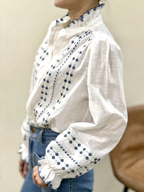 Chemise brodée manches longues col frou-frou