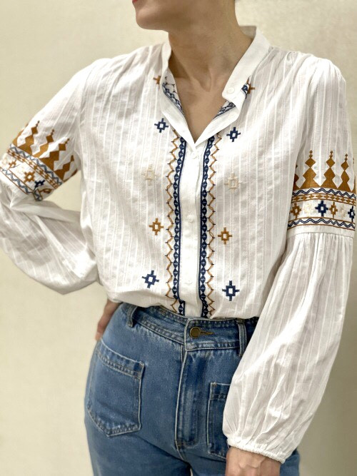 Chemise manches longues col officier broderies éthniques