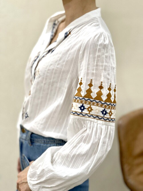 Chemise manches longues col officier broderies éthniques
