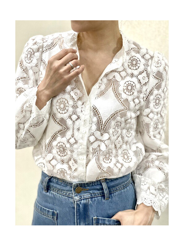 Chemise manches longues col montant en guipure et dentelle