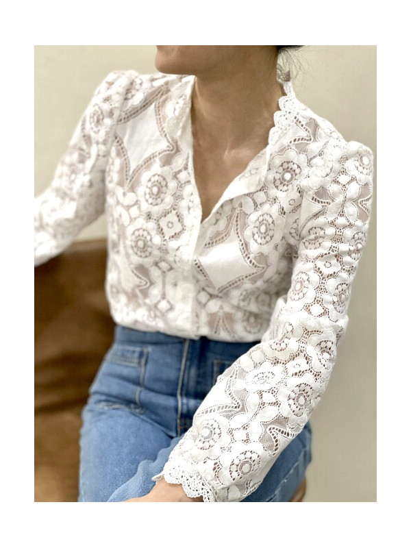 Chemise manches longues col montant en guipure et dentelle