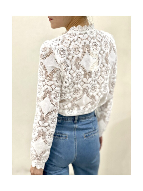 Chemise manches longues col montant en guipure et dentelle