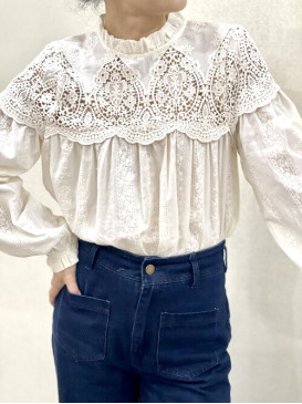 Blouse avec plastron...