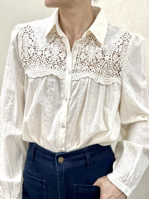 Chemise avec plastron guipure ajouré
