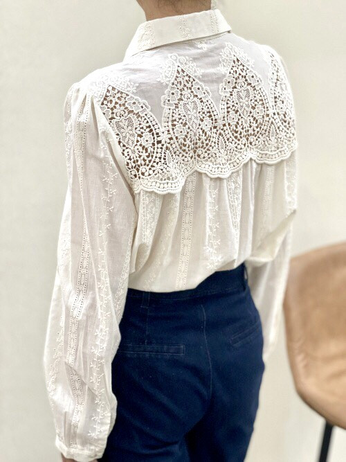 Chemise avec plastron guipure ajouré