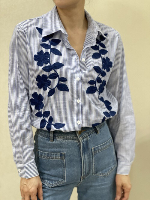 Chemise rayée manches longues fleurs brodées poitrine