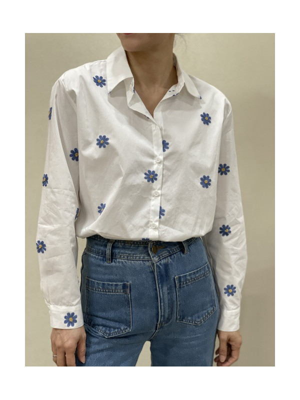 Chemise pâquerettes bleues cœur jaune brodées