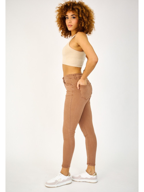 Jean slim couleur effet "push up"