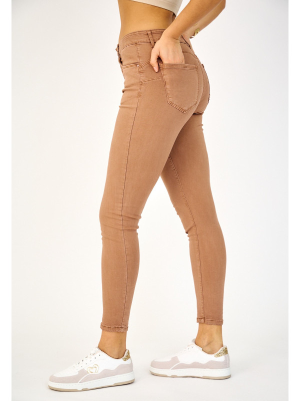 Jean slim couleur effet "push up"