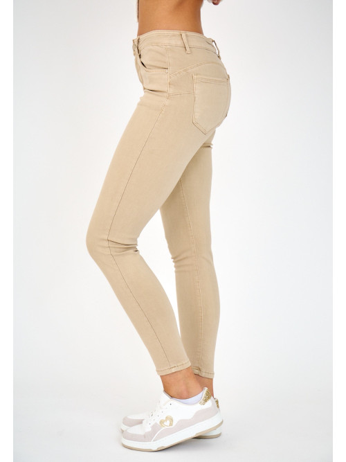 Jean slim couleur effet "push up"