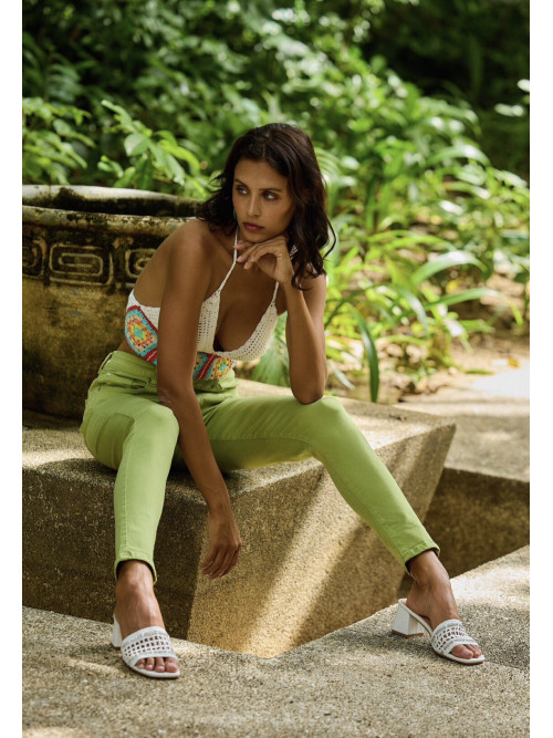 Jean slim couleur effet "push up"