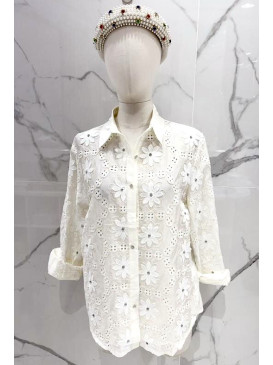Chemise brodée de fleurs et...