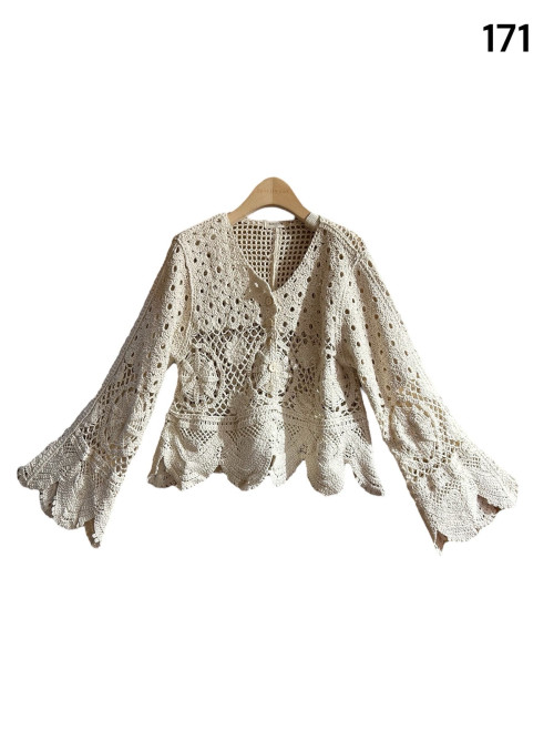 Pull cropped en crochet bas festonné