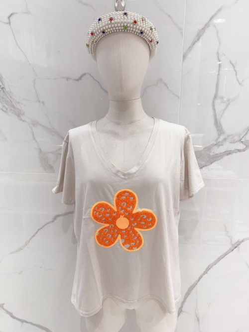 T-shirt col V manches courtes grosse fleur reliefée