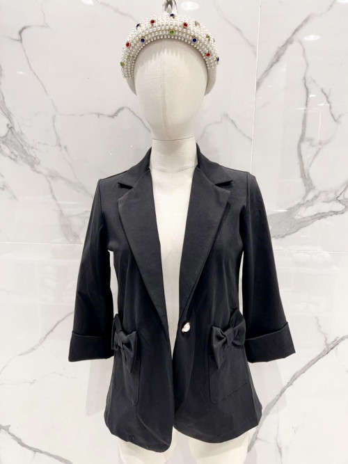 Veste stretch avec nœud papillon aux poches