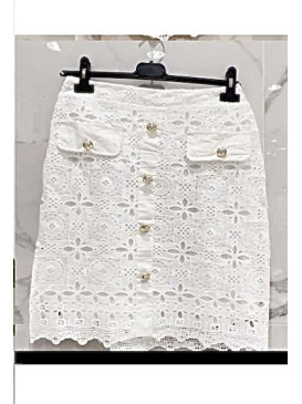 Jupe courte en crochet avec...