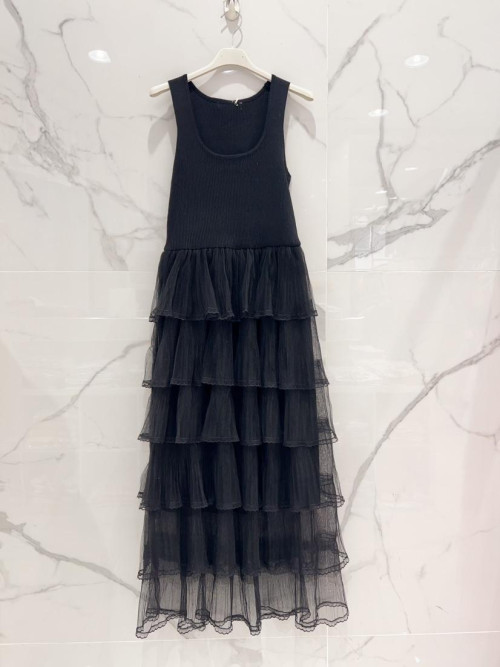 Robe longue sans manche bas avec pans volantés en tulle