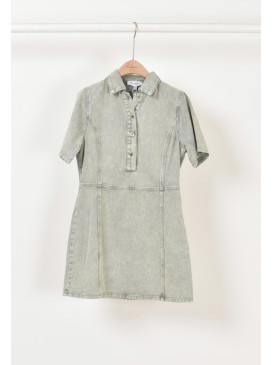 Robe courte cintrée en jean...