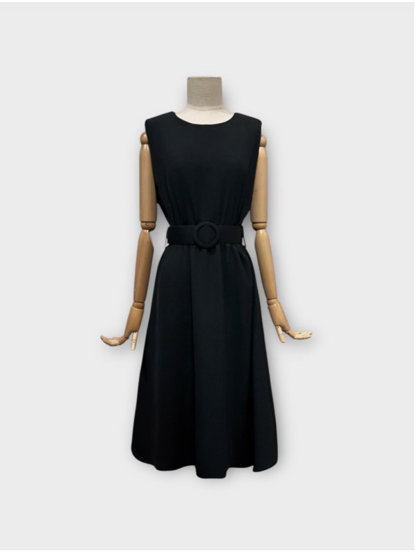 Robe rétro ceinturée col rond sans manche