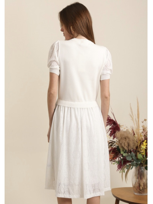 Robe col rond manches et bas de robe en dentelle