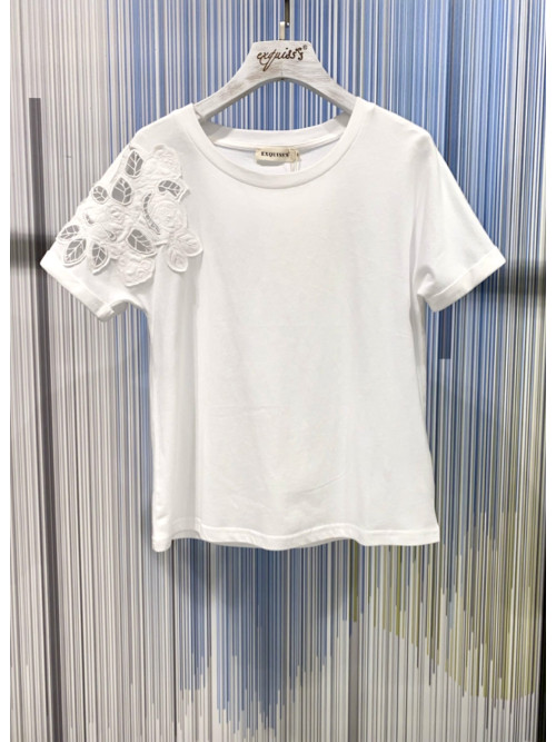 T-shirt col rond broderies ajourées sur une manche courte