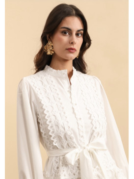 Robe courte chemisier ornée...
