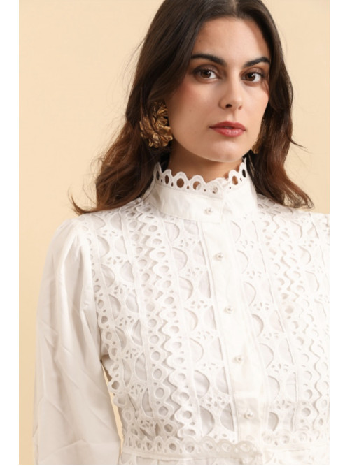 Chemise cropped ornée de guipures manches longues