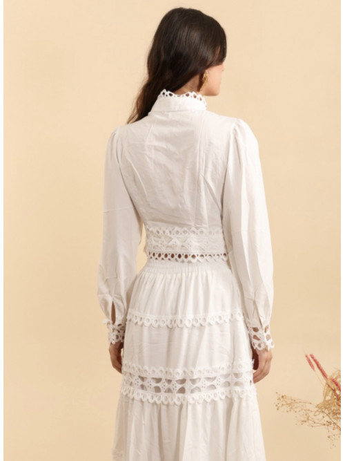 Chemise cropped ornée de guipures manches longues