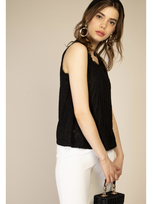 Top en dentelle col rond sans manche
