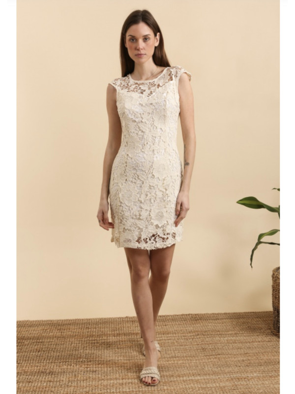 Robe courte en dentelle avec mancherons