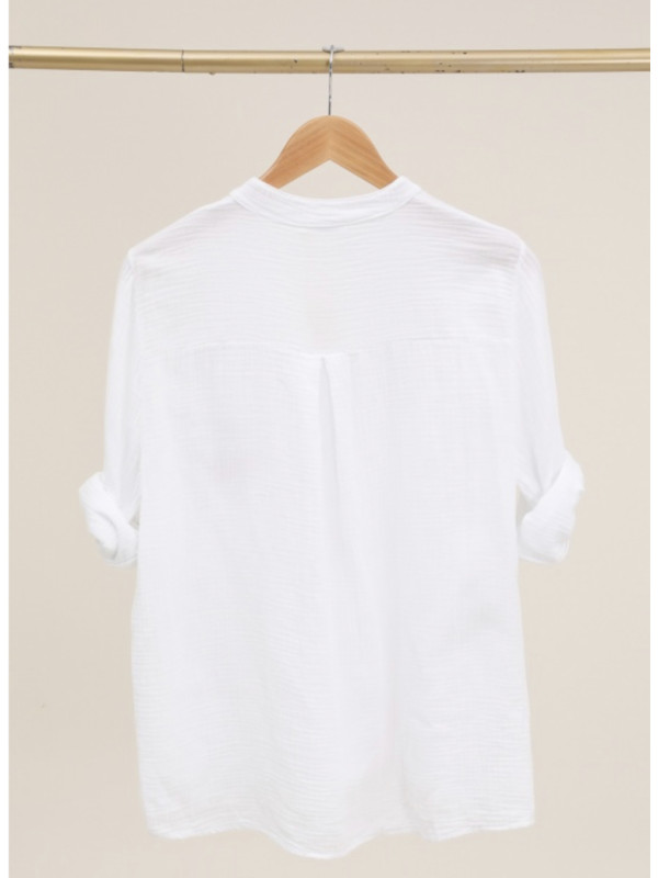 Chemise sans col en gaze de coton brodé "cerises"
