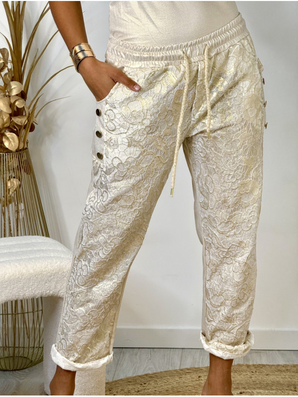 Pantalon doré avec imprimé esprit guipure devant